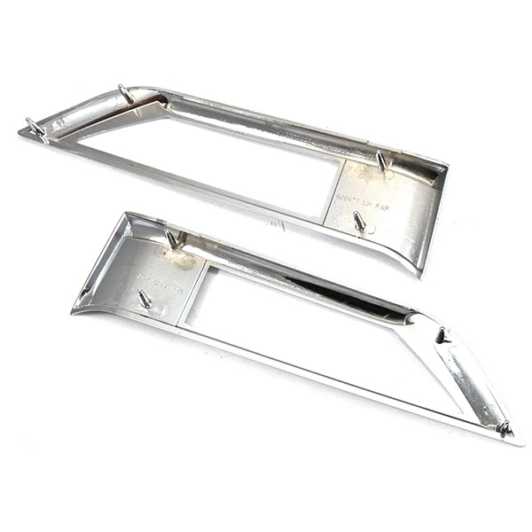 1970 Oldsmobile Cutlass/442/F85 NEW SUPREME LOWER BODY SIDE MOLDINGS (FRONT OF FRONT FENDER WITH SIDE MARKER HOLE) - PR | XP12416T