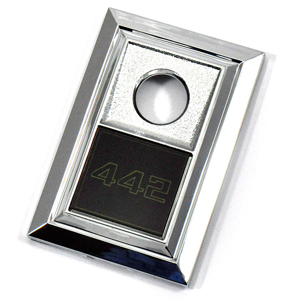 1984 Oldsmobile Cutlass/442/F85 TRUNK LOCK BEZEL EMBLEM (442) | EM1807T
