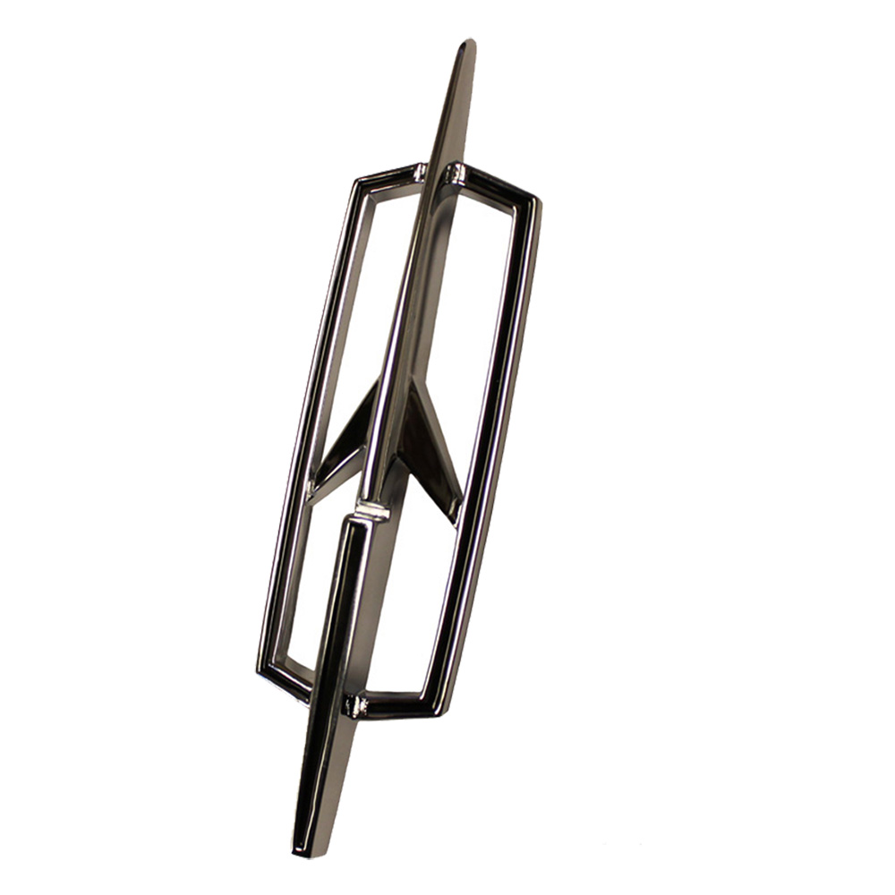 1971 Oldsmobile Cutlass/442/F85 CUTLASS ROCKET EMBLEM BETWEEN GRILLE ON STONESHIELD | EM2429T